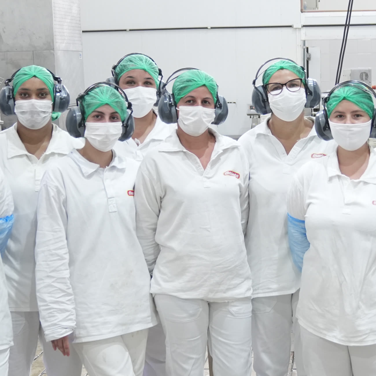 Equipe da Luza Foods na linha de produção